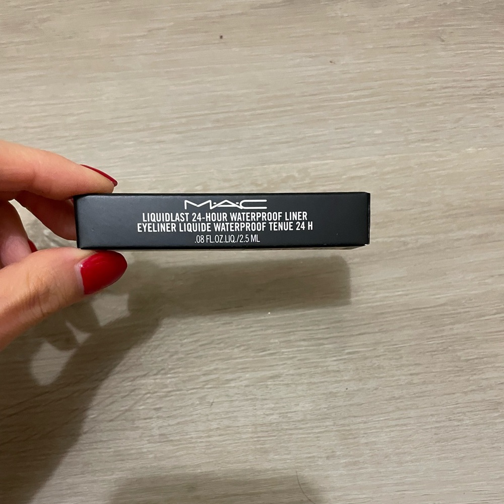 MAC Cosmetics Liquidlast 24-Hour Waterproof Eyeliner - Black